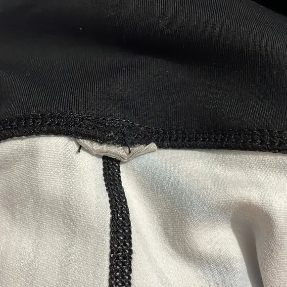 Size S Women’s Lorna Jane Cropped Leggings - Picture 3 of 3